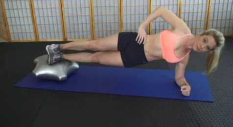 Free fitness programs from AbStar Gyms featuring the Exercise Star - displaying side plank